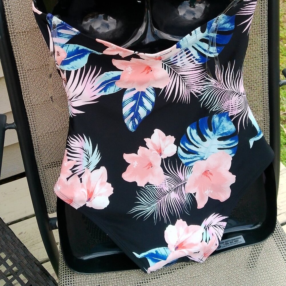 NWOT DKNY Women's One Piece Tummy Control Waist Halter Neck Swimsuit Sz. MED - Picture 7 of 9